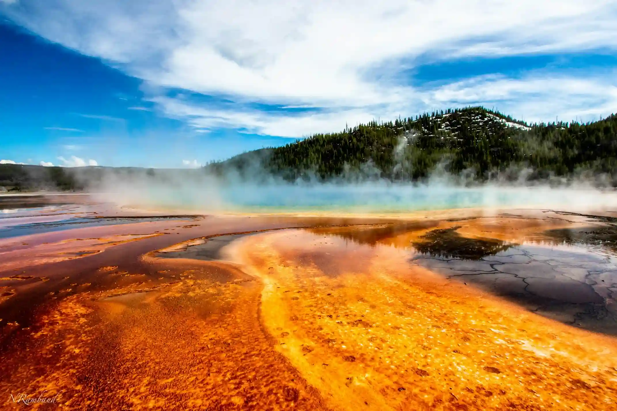 Yellowstone National Park (source: unsplash)