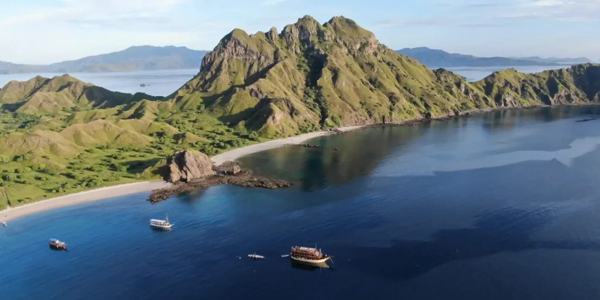 Sailing tour in Komodo National Park