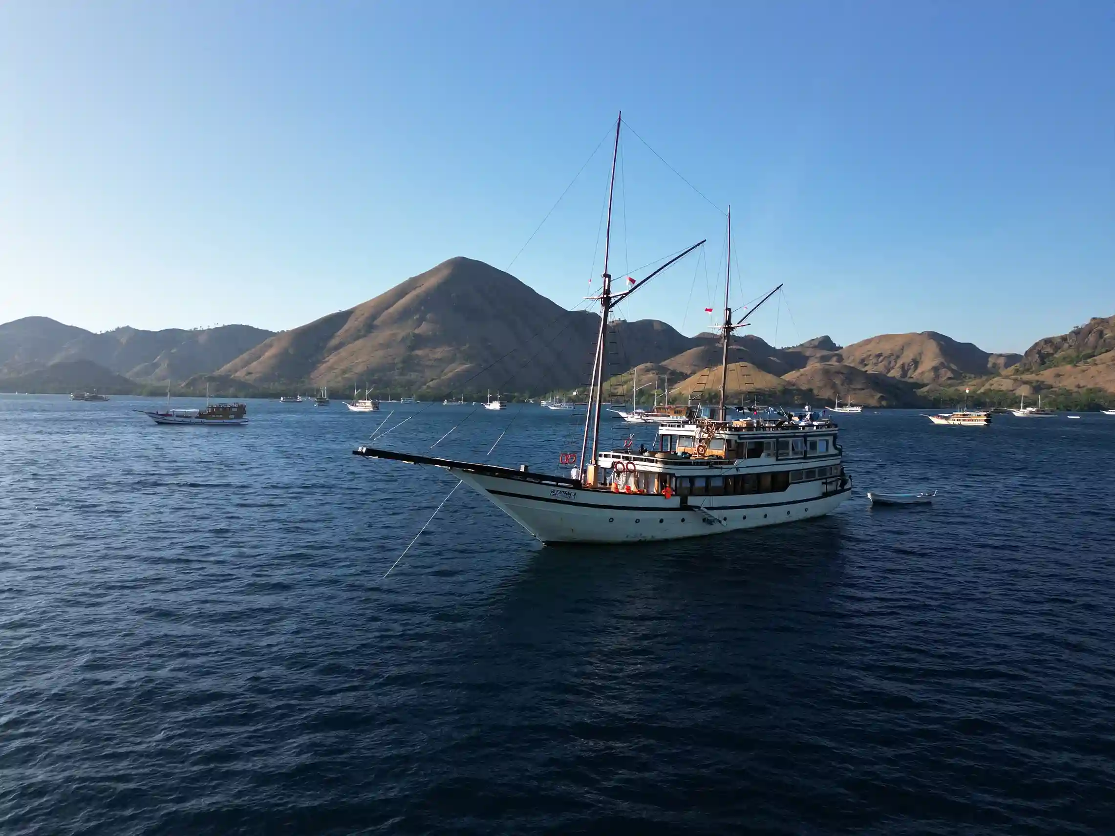 Al Fatran 3 Yacht Cruise Phinisi - Lombok To Flores