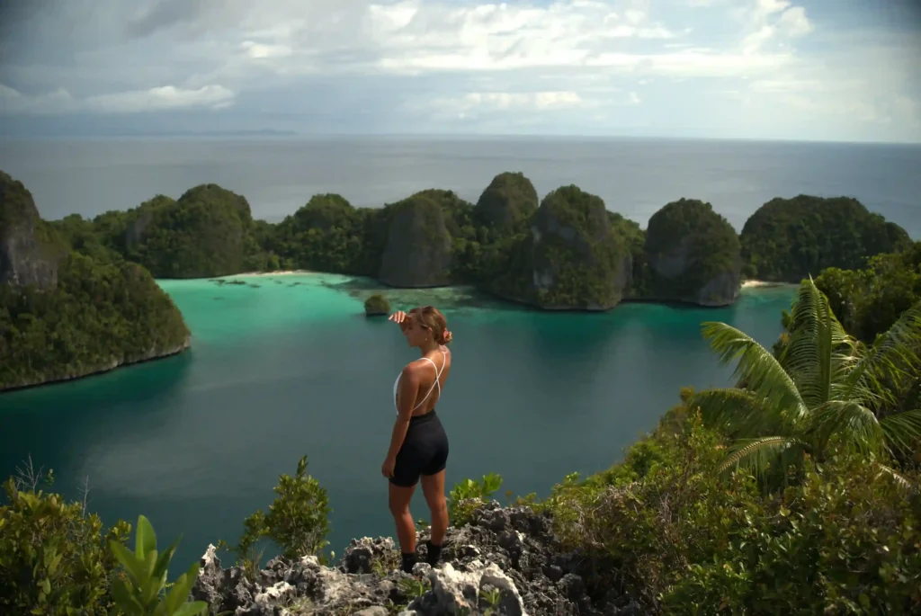 Island xploration in Raja Ampat - KomodoLuxury