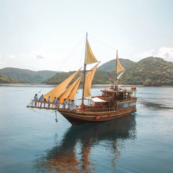 NK Jaya 1 Phinisi Cruise | Komodo National Park | Komodo Luxury