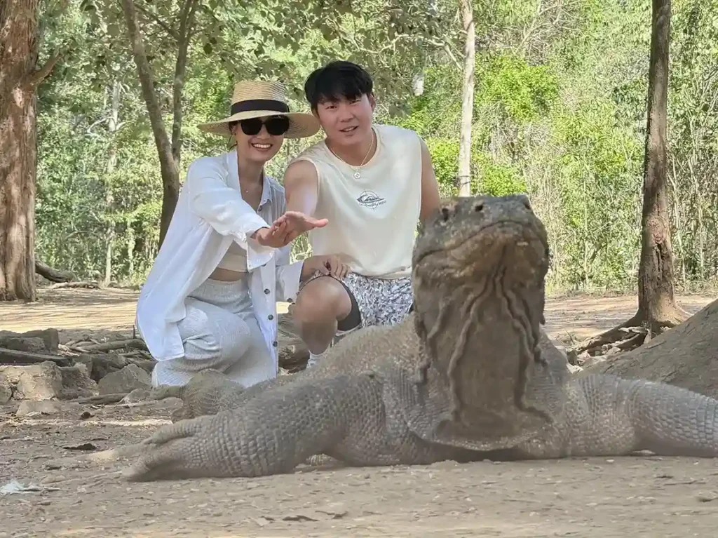 Komodo Luxury's guests with Komodo dragon | Komodo Luxury