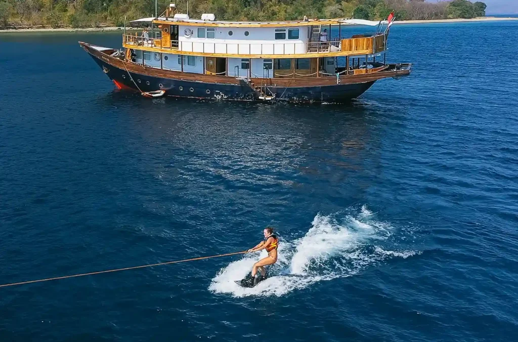 Boat Trip Komodo Island | Komodo Luxury