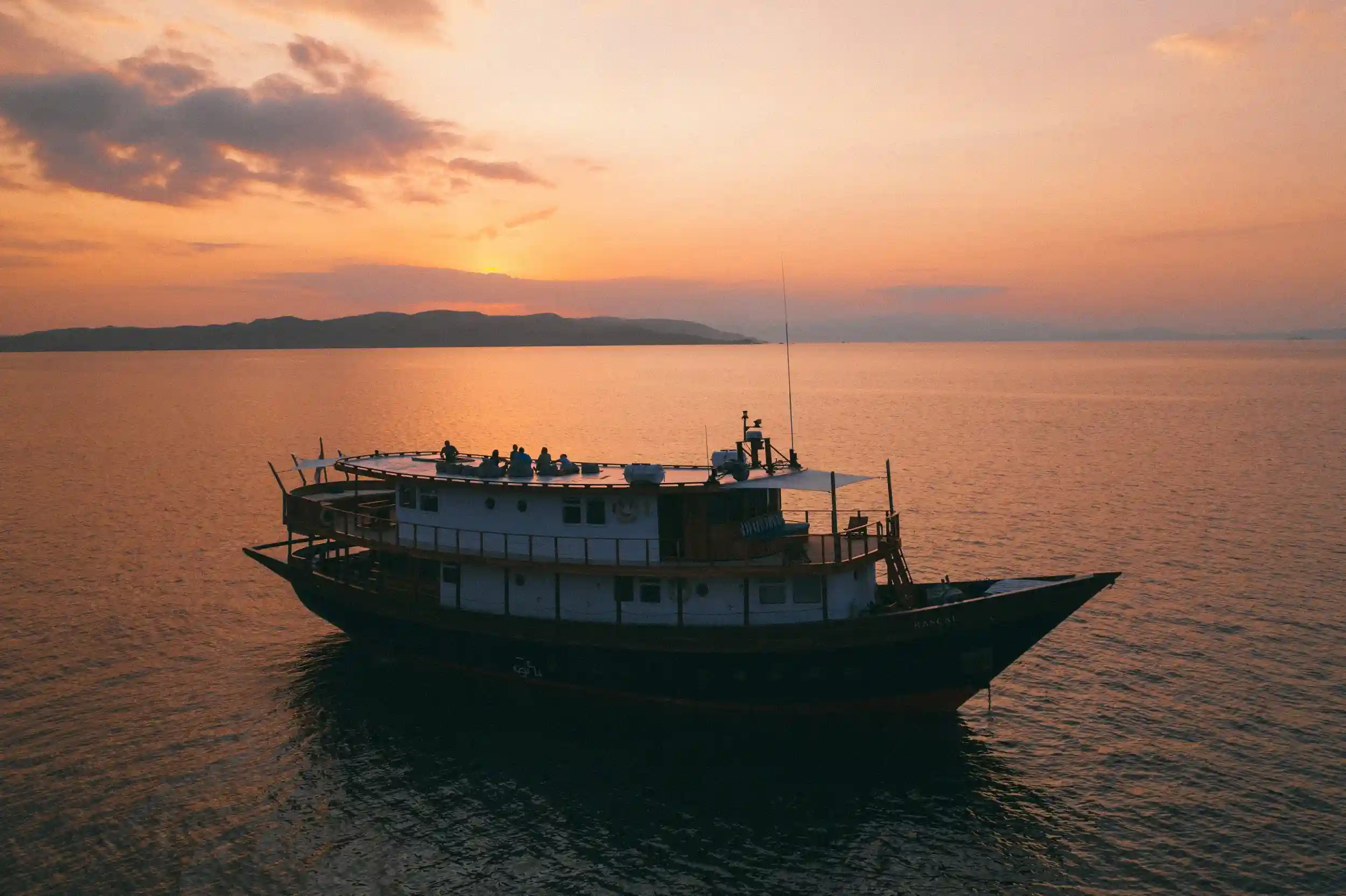 Rascal Yacht Cruise Voyages Phinisi | Komodo National Park | Komodo Luxury