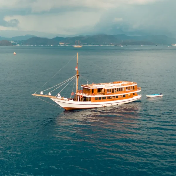 Aimar Always Cruise Yacht Phinisi | Komodo National Park | Komodo Luxury