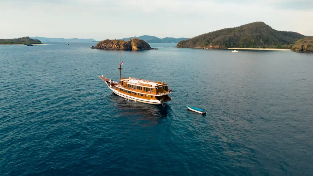 Aimar Always Yacht Cruise Phinisi | Komodo National Park | Komodo Luxury