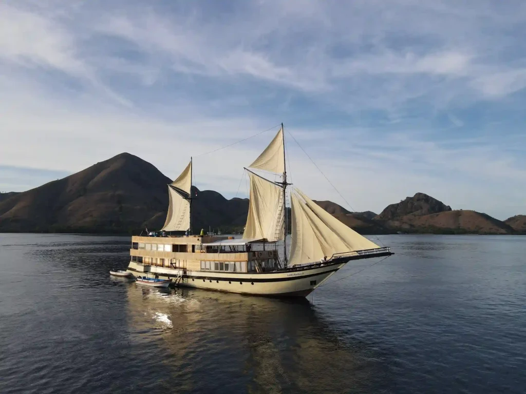 Lamborajo 3 Cruise Phinisi | Komodo National Park | Komodo Luxury