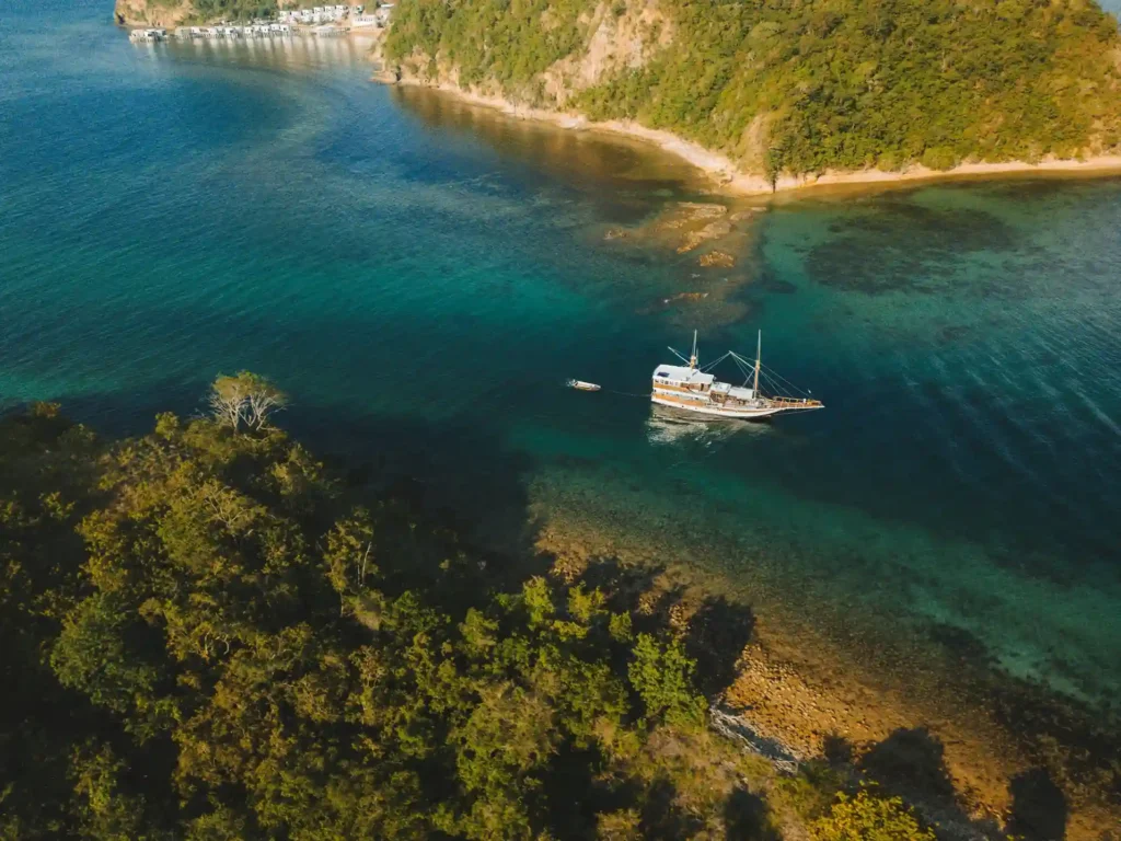 NK Jaya Phinisi Cruise | Boat Charter | Komodo National Park | Komodo Luxury