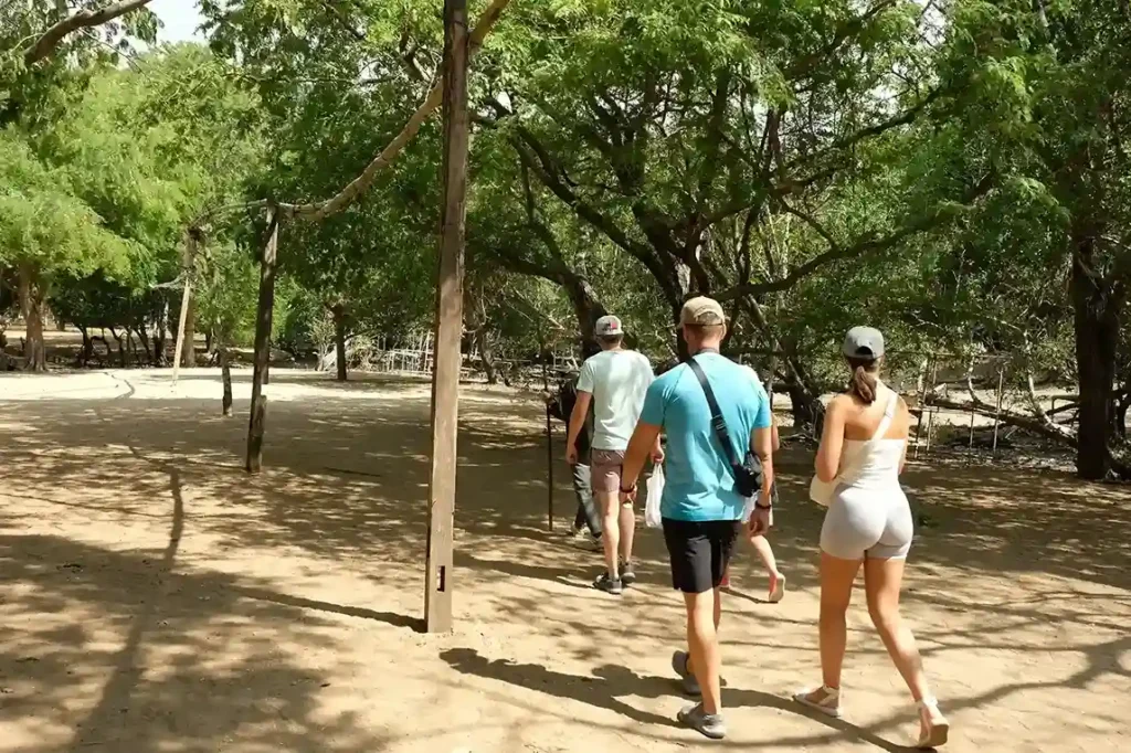 Komodo ranger with guests - Komodo Luxury