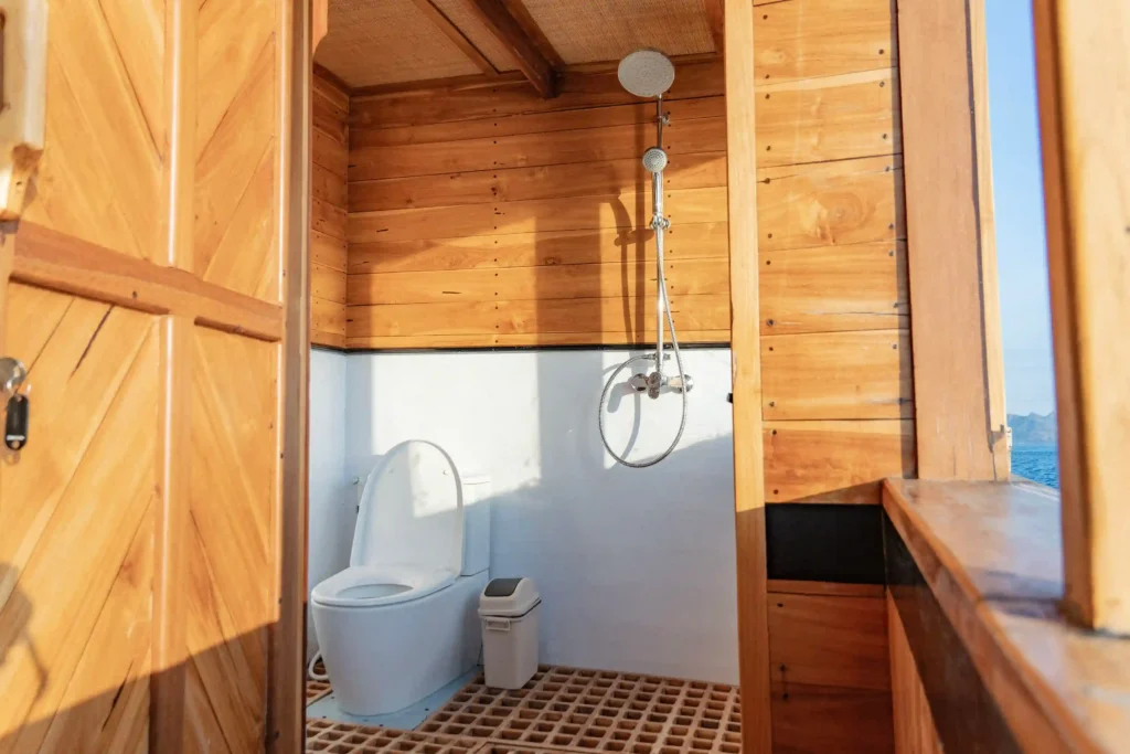 Bathroom in Master Cabin | Lamborajo 3 Cruise Phinisi