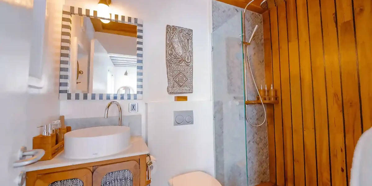 Cabin 3 Bathroom | Rascal Voyages Yacht Phinisi | Komodo Luxury