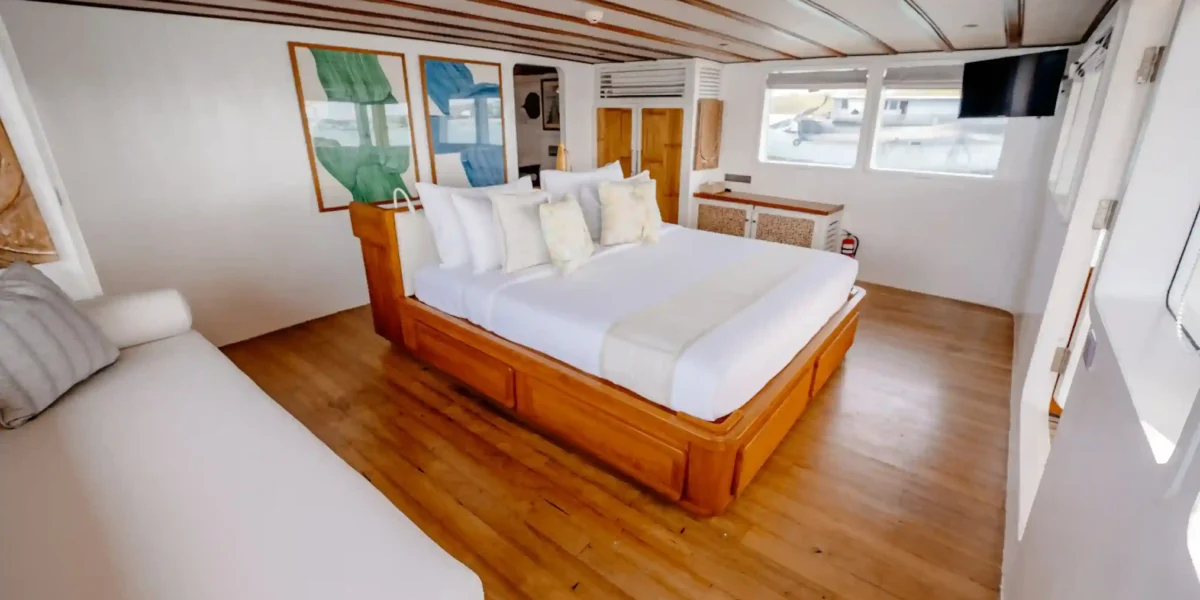 Master Cabin | Rascal Voyages Yacht Phinisi | Komodo Luxury