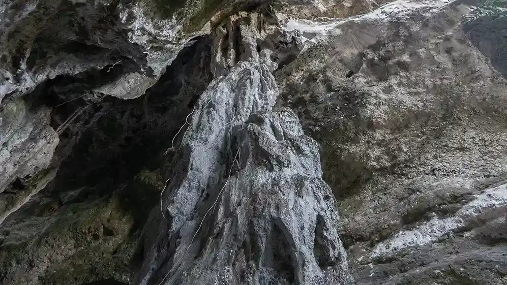 Batu Cermin Cave Flores | Komodo Luxury