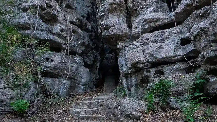 Batu Cermin Cave | Komodo Luxury