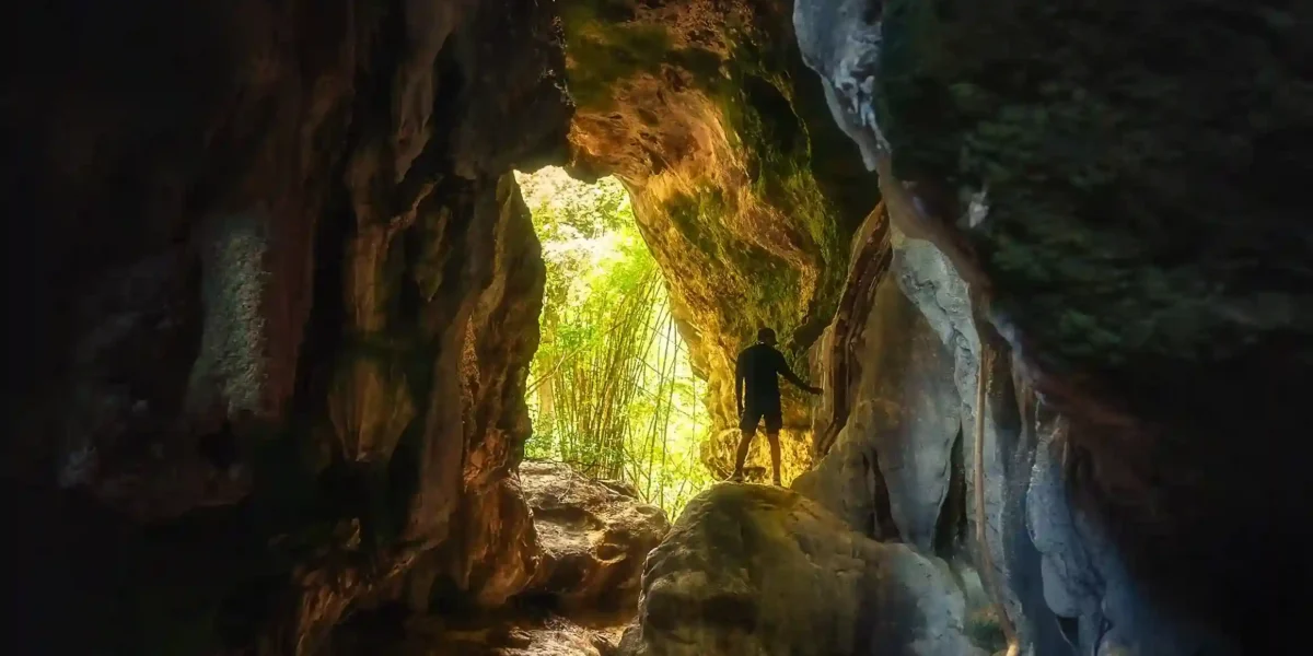 Batu Cermin Cave Labuan Bajo | Komodo Luxury