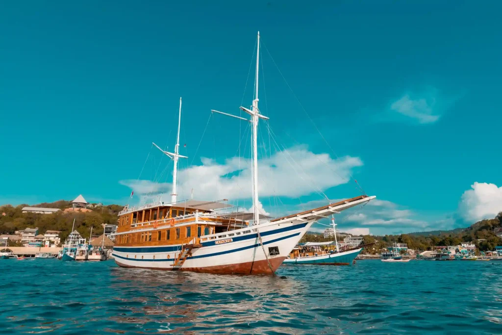 Catnazse Cruise Liveaboard Phinisi | Komodo National Park | Komodo Luxury