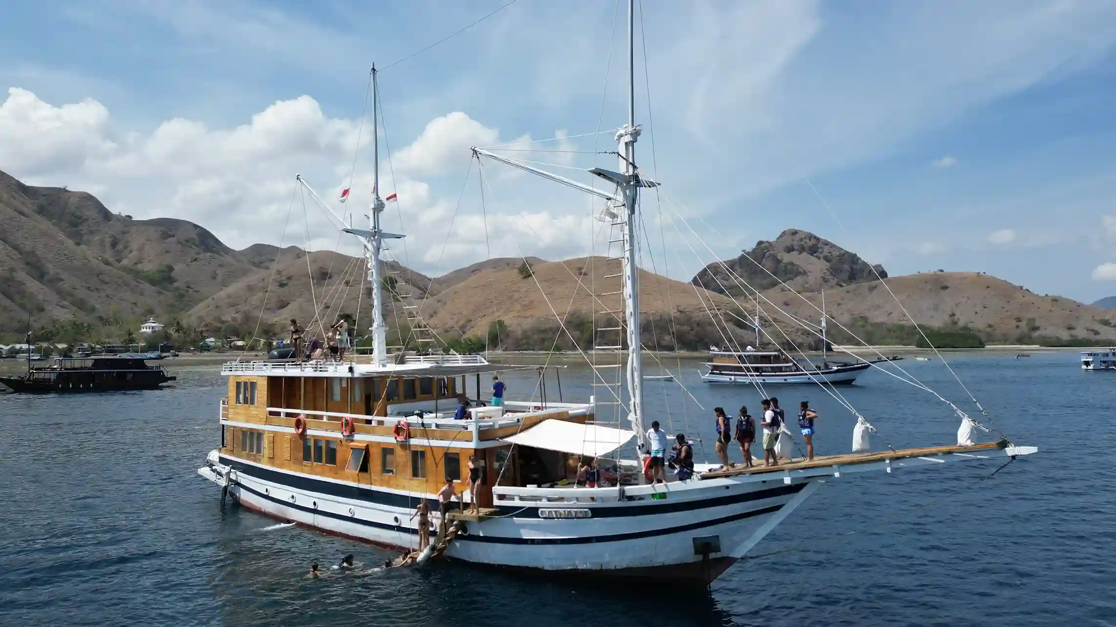 Enjoying Momment on Top of Phinisi | Catnazse Cruise Liveaboard Phinisi | Komodo Luxury