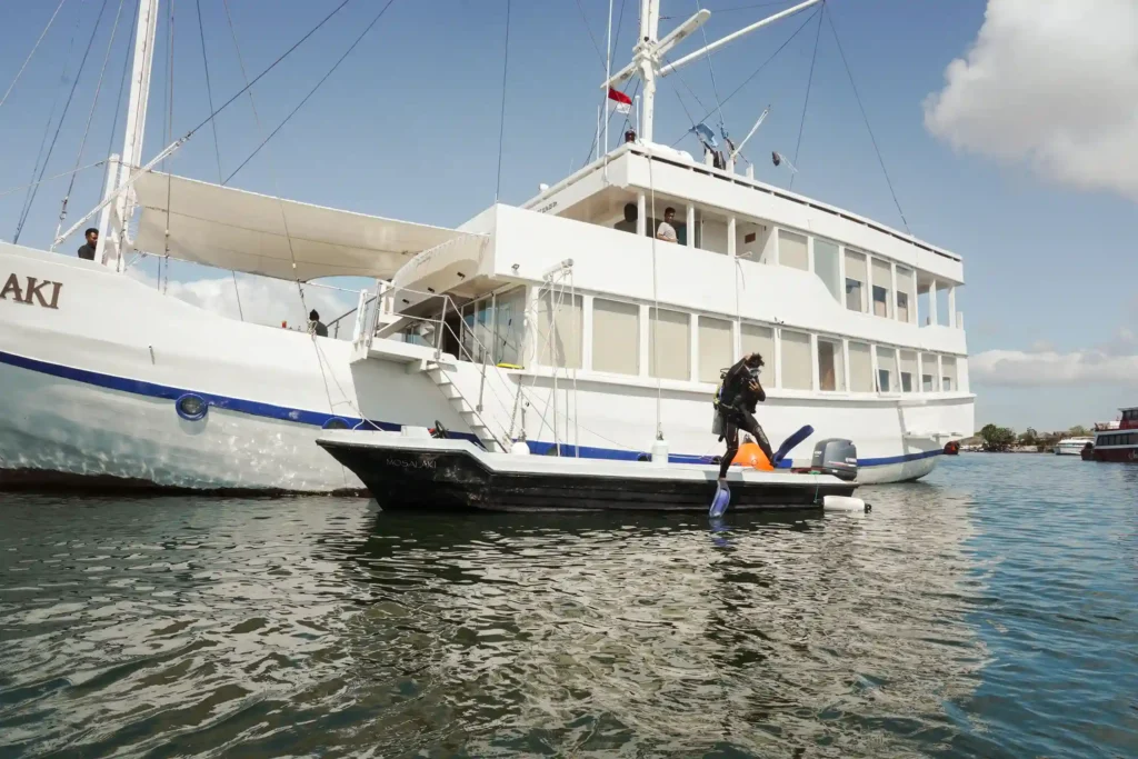 Mosalaki Yacht Cruise Phinisi | Komodo National Park | Komodo Luxury