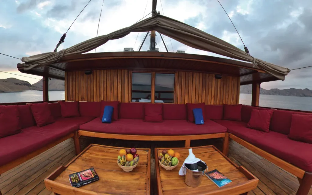 Damai 1 Liveaboard by KomodoLuxury