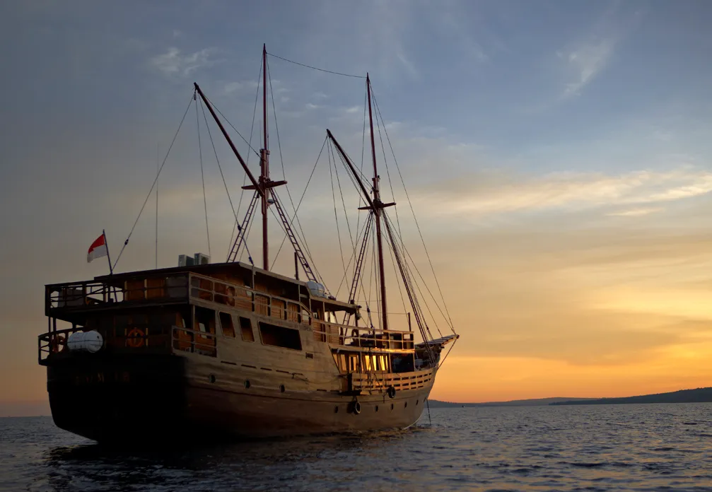 Damai 1 Liveaboard by KomodoLuxury