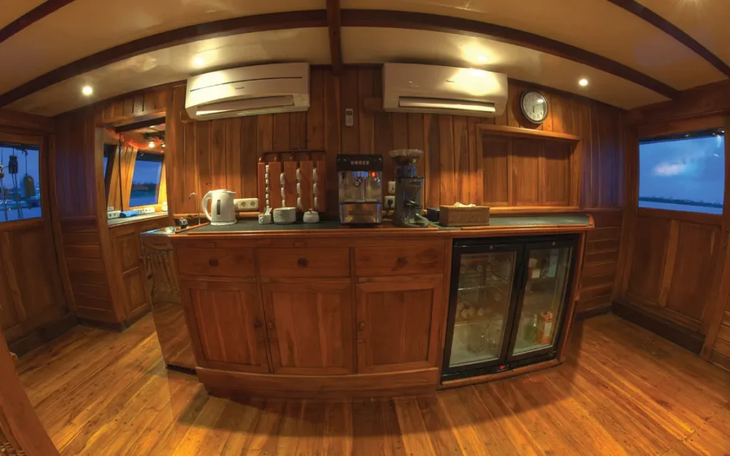 Damai 1 Liveaboard by KomodoLuxury