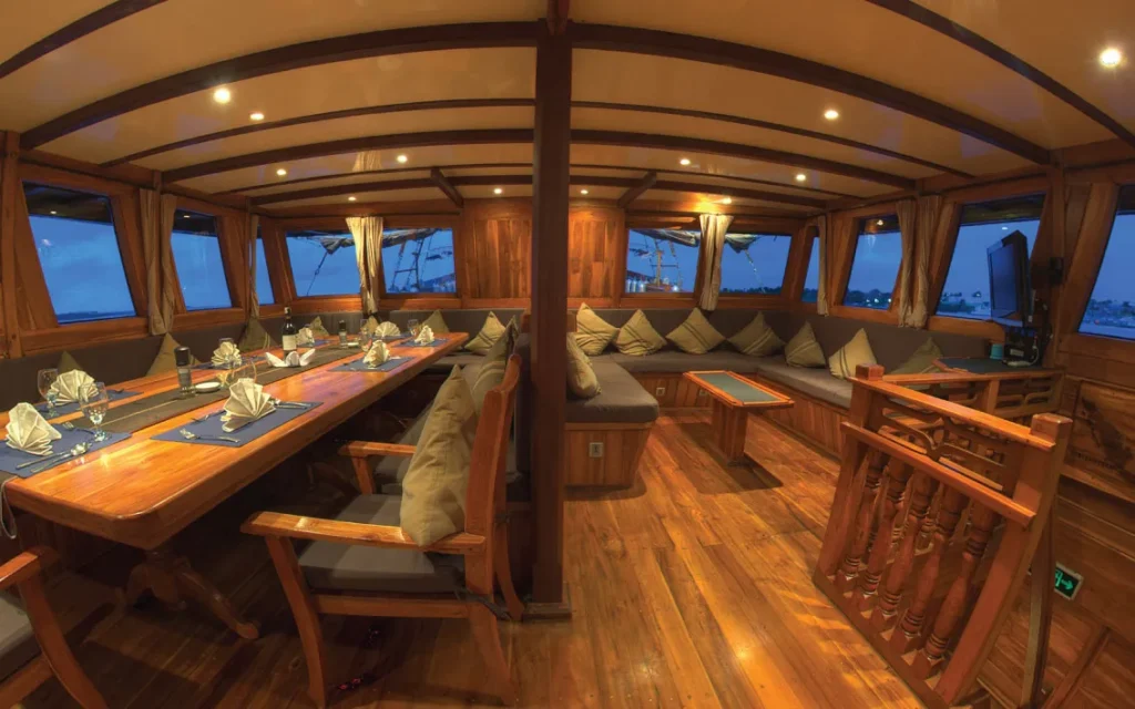 Damai 1 Liveaboard by KomodoLuxury