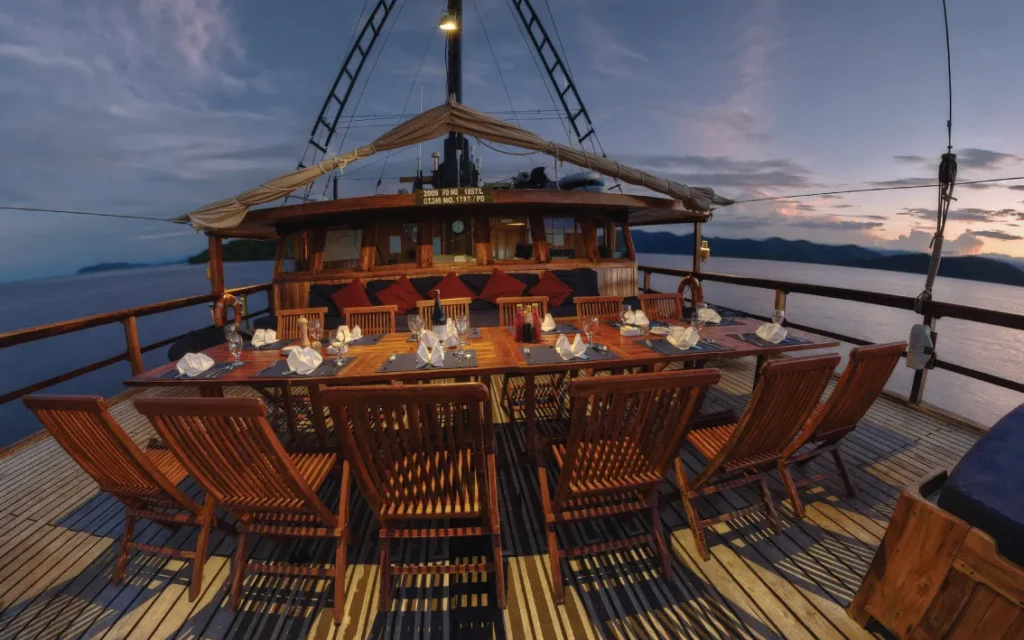 Damai 1 Liveaboard by KomodoLuxury