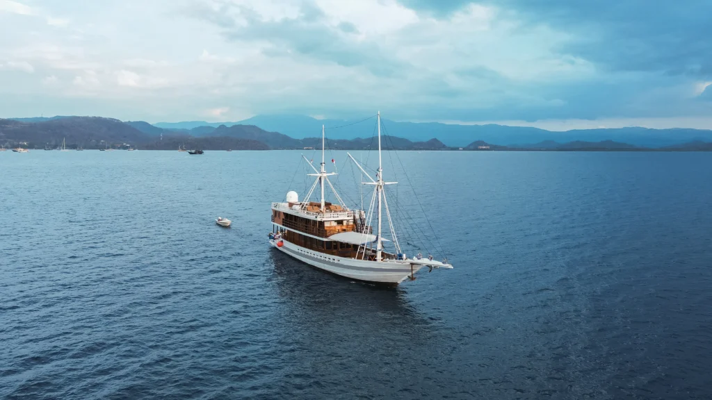 Radea Cruise Voyage Phinisi | Komodo National Park | Komodo Luxury