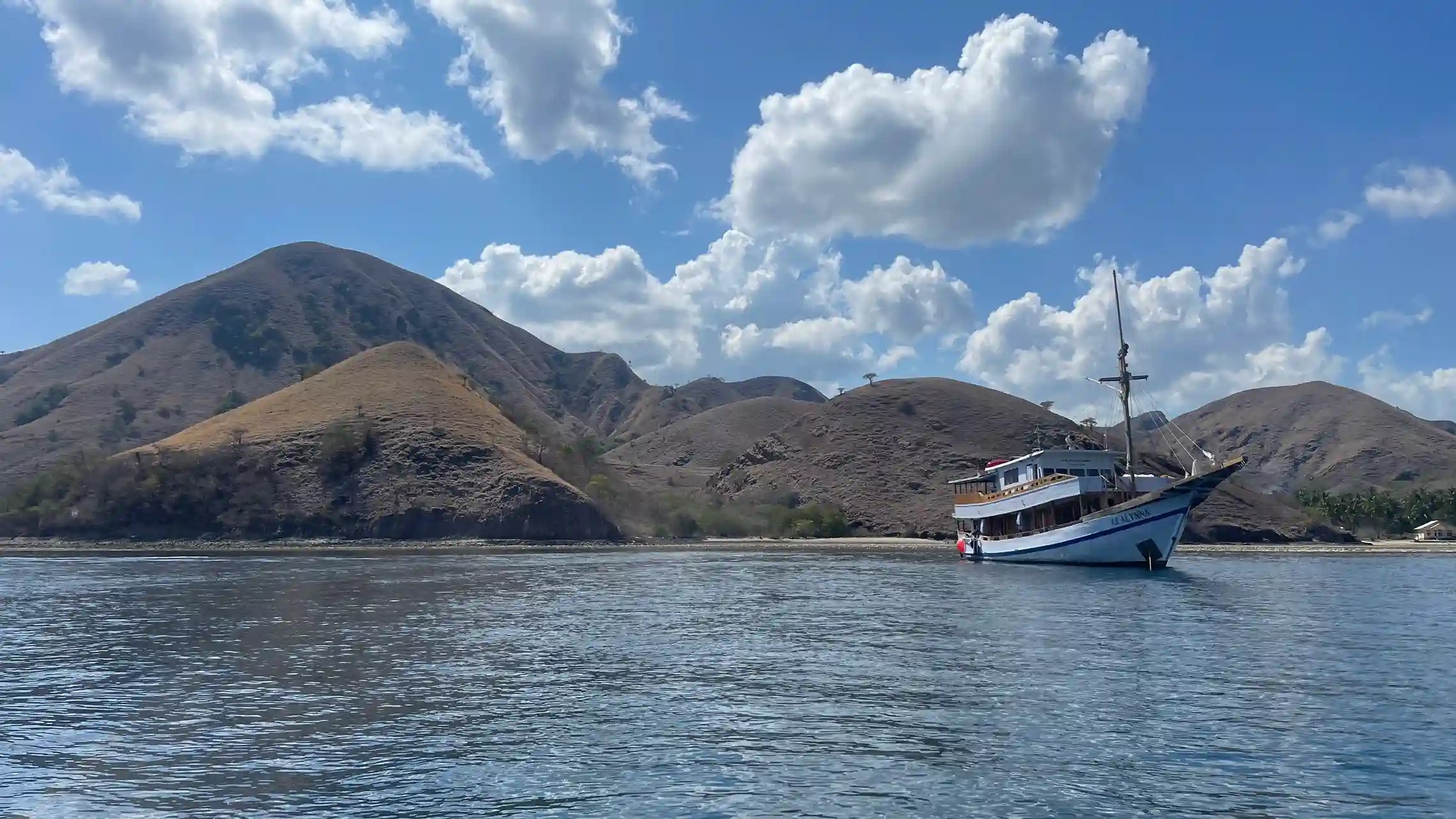 Manjarite Island | Komodo Island Tour | Komodo Luxury