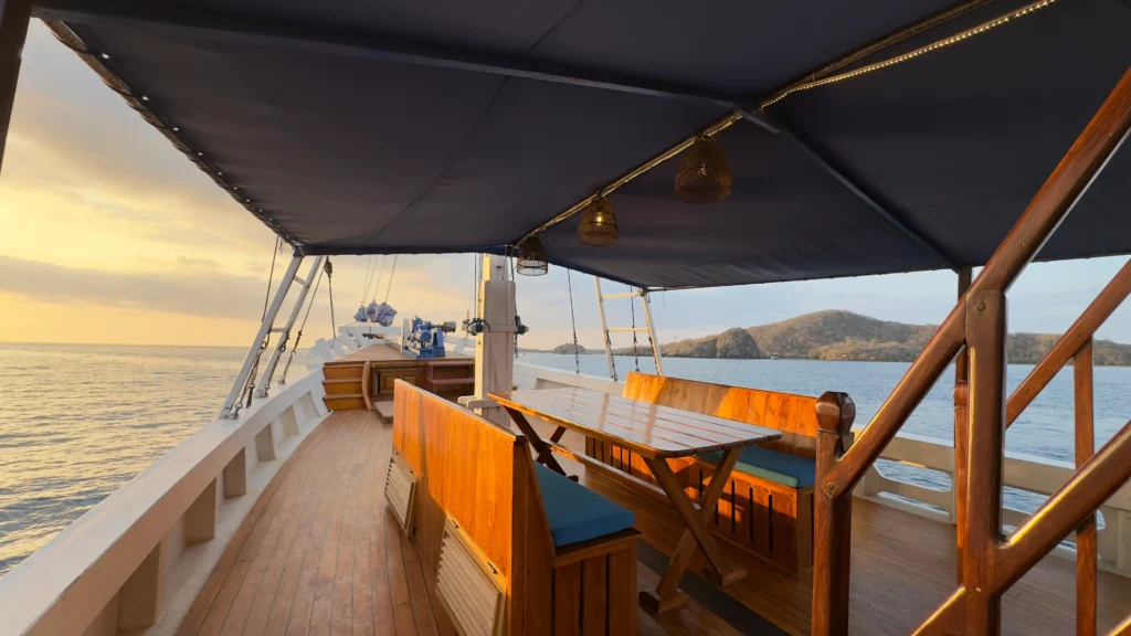 Dining Area on Radea Cruise Voyage Phinisi | Komodo National Park | Komodo Luxury