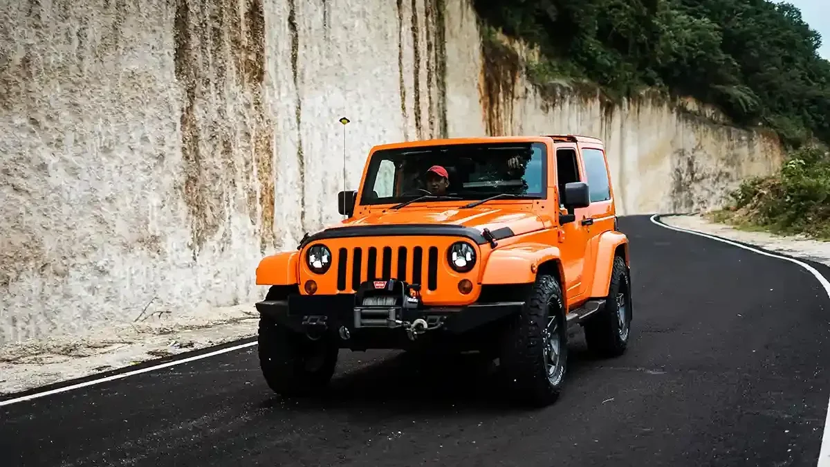 Jeep-Wrangler-Short-Sahara-Orang