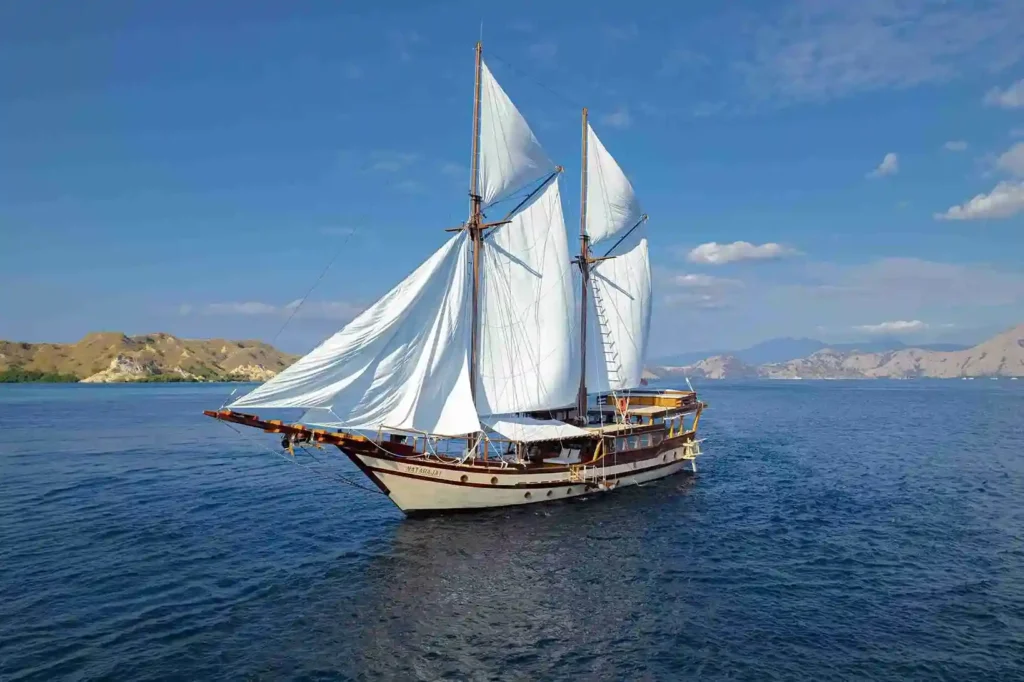 Nataraja Liveaboard by Komodo Luxury