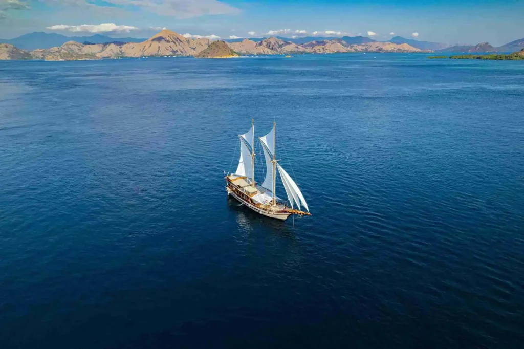 Nataraja Liveaboard by Komodo Luxury