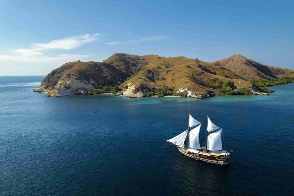 Nataraja Liveaboard by Komodo Luxury