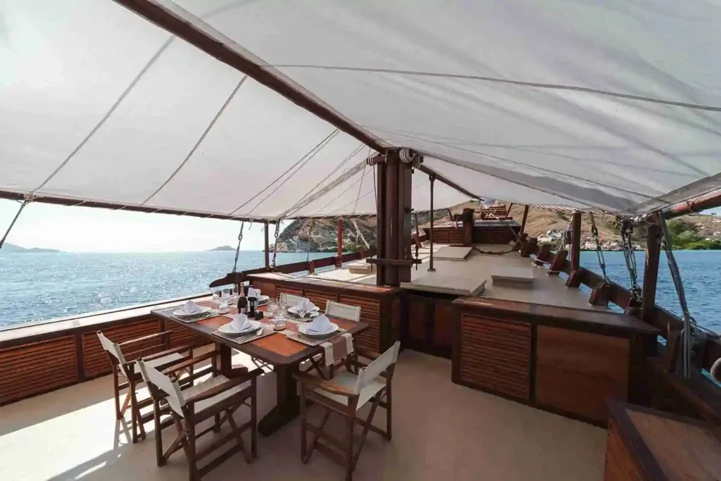 Nataraja Liveaboard by Komodo Luxury