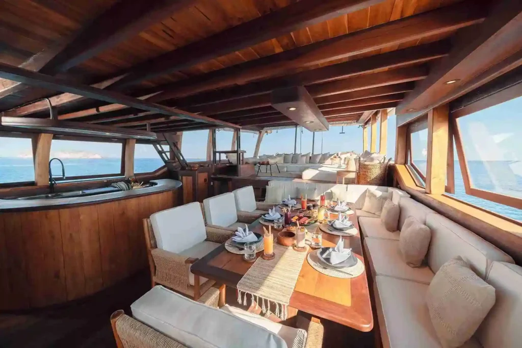 Nataraja Liveaboard by Komodo Luxury