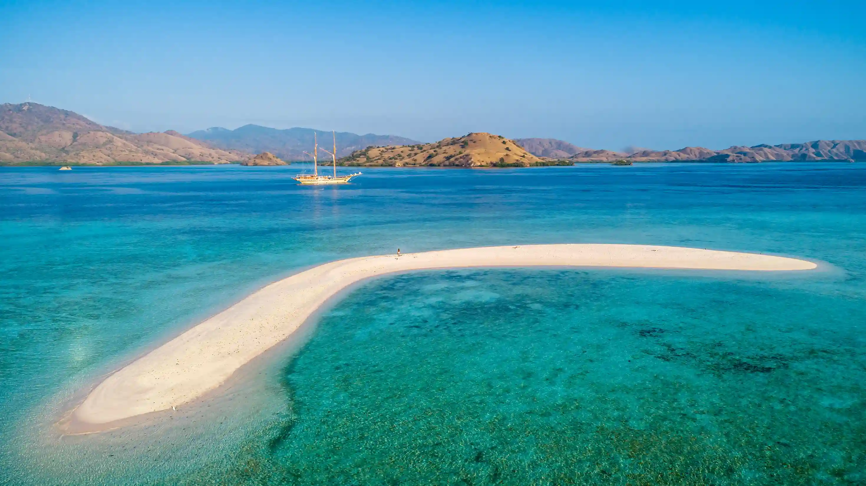 Taka Makassar on Komodo National Park | Komodo Tour Packages | Komodo Luxury