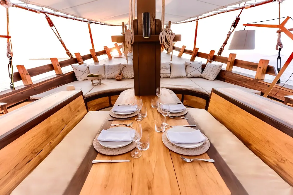 Senja Liveaboard by Komodo Luxury