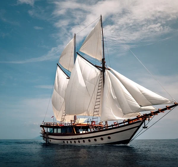 Senja Liveaboard by Komodo Luxury