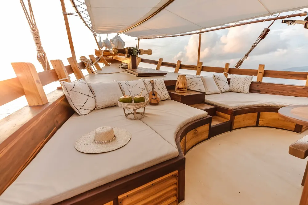 Senja Liveaboard by Komodo Luxury