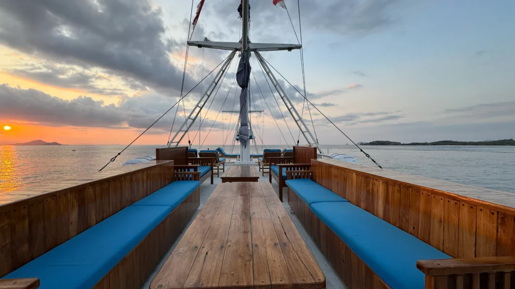 Sundeck Radea Voyage Phinisi | Komodo National Park | Komodo Luxury