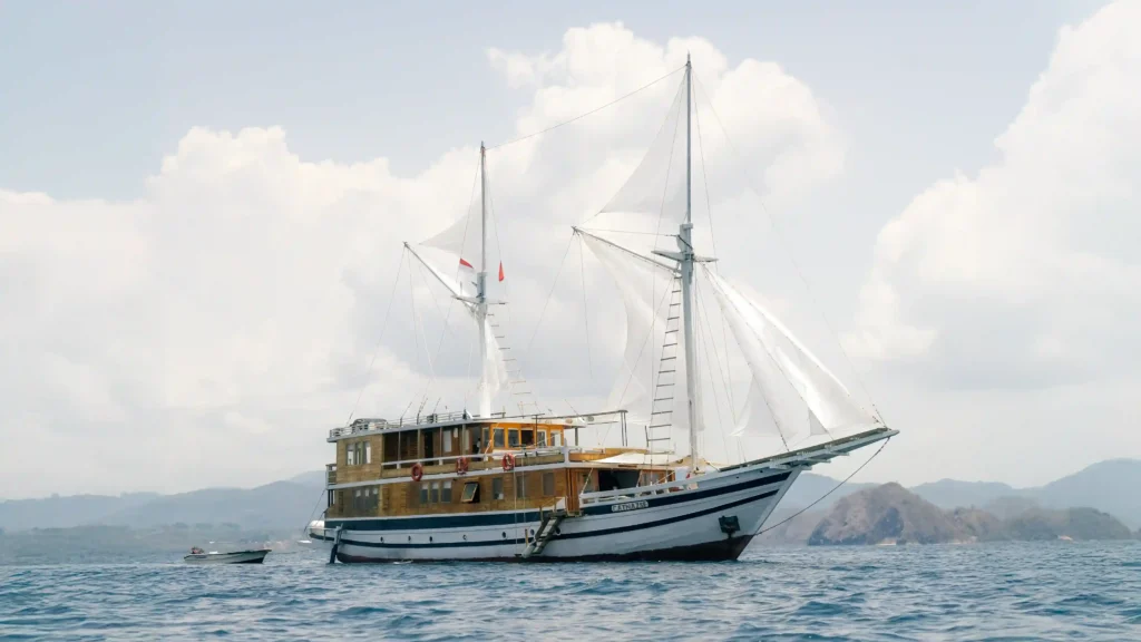 Catnazse Liveaboard Cruise | Komodo Tour | Komodo Luxury