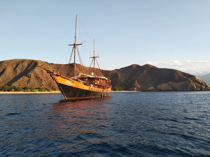 Damai 2 Liveaboard by KomodoLuxury