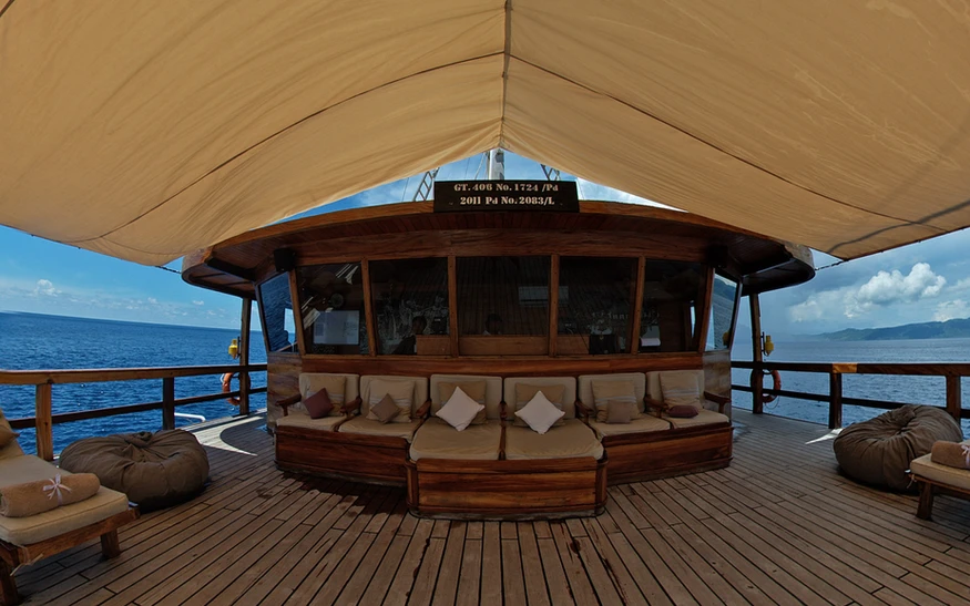 Damai 2 Liveaboard by KomodoLuxury