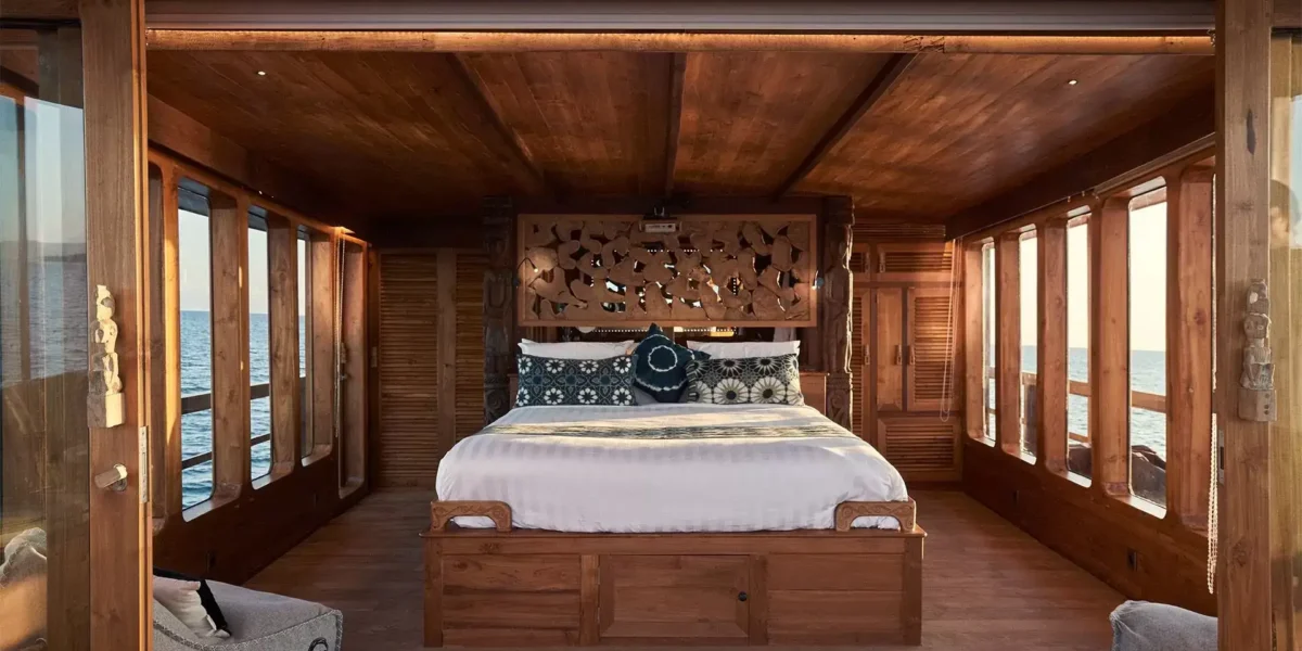 The Oracle Liveaboard by Komodo Luxury | First Suite room