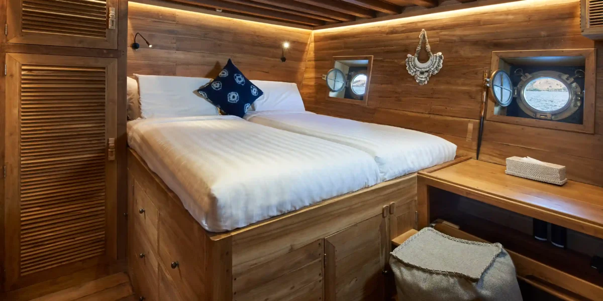 The Oracle Liveaboard by Komodo Luxury | Luxe room