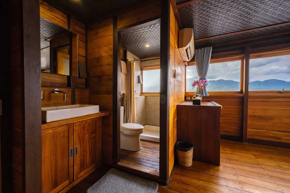 Deluxe Bathroom on Neptune One Cruise Voyage Phinisi | Raja Ampat | Komodo Luxury