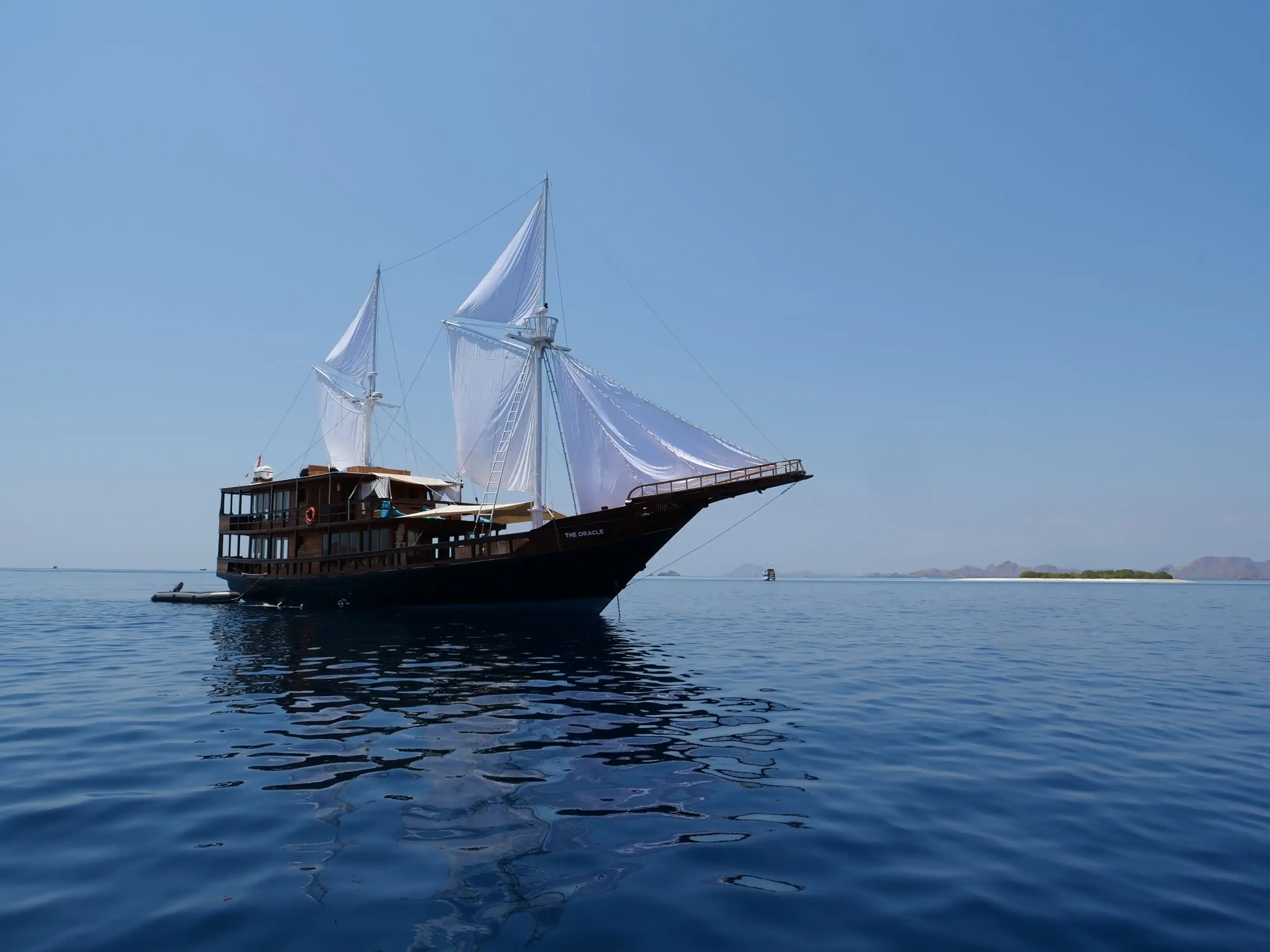 The Oracle Liveaboard | Raja Ampat| Komodo Luxury