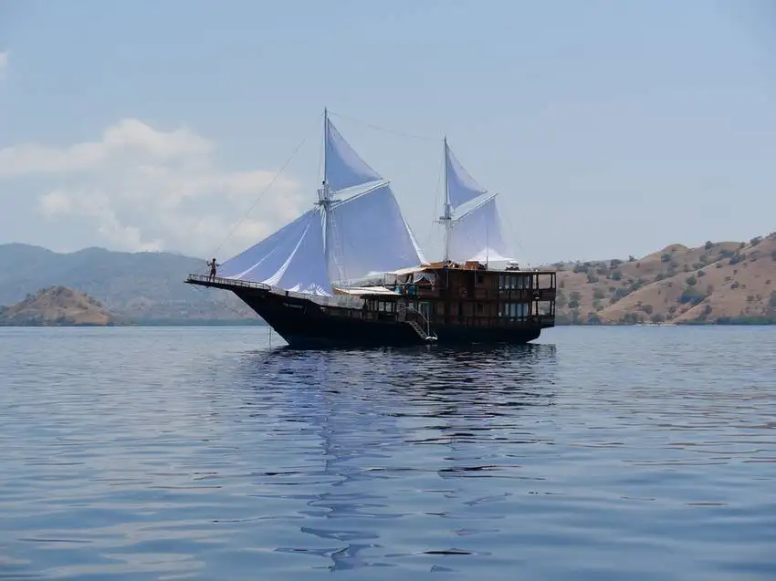 The Oracle Liveaboard | Raja Ampat| Komodo Luxury