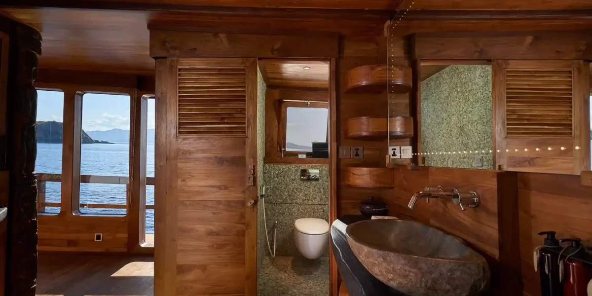 The Oracle Liveaboard by Komodo Luxury | Second Suite